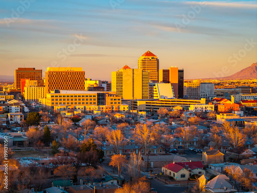 Fotografie Scenic Aerial View of Albuquerque at Golden Sunset in New Mexico