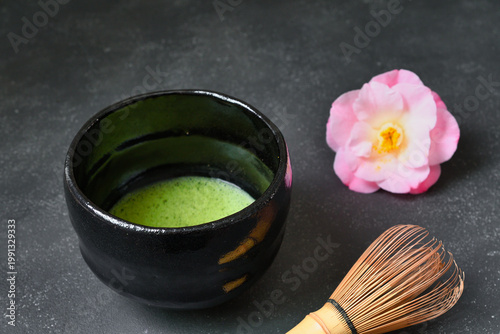 日本の茶道　茶碗と抹茶と茶筅と美しい椿　コピースペースあり　Japanese Tea Ceremony (Chado) : Tea bowl, matcha (green tea), tea whisk and  beautiful camellia , copy space available
