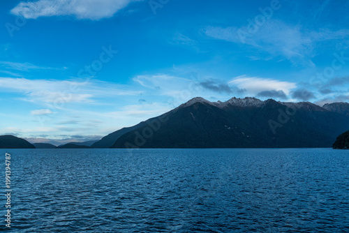 Obraz na plátně Sailing across lake Manapouri en route to Doubtful Sound