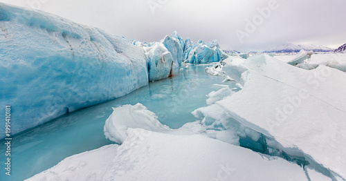 Foto Striking Blue Ice Formations and Frozen Pools of Knik Glacier near Palmer Alaska