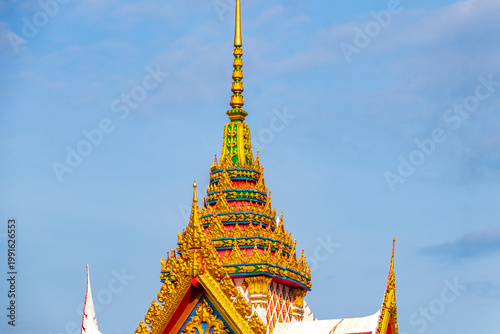 Fotografía Suwankeereewong Temple golden welcome gate door entrance on Phuket Thailand