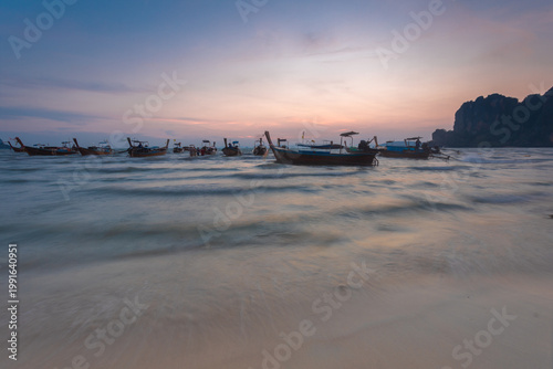 Fotografia Railay Beach is world-famous, especially for the sunsets near Phra Nang Cave, al