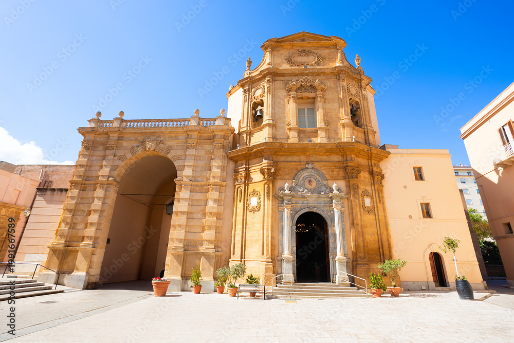 Obraz premium Porta Garibaldi city gate, Addolorata Church, Marsala