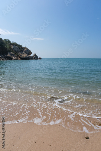 長州島の南端に広がる白鰽湾の美しいビーチ