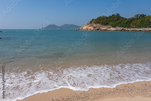 長州島の南端に広がる白鰽湾の美しいビーチ