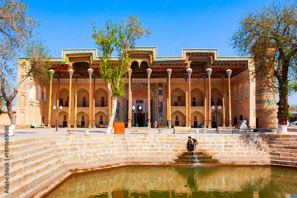 Fototapeta premium Bolo Khauz Mosque in Bukhara, Uzbekistan