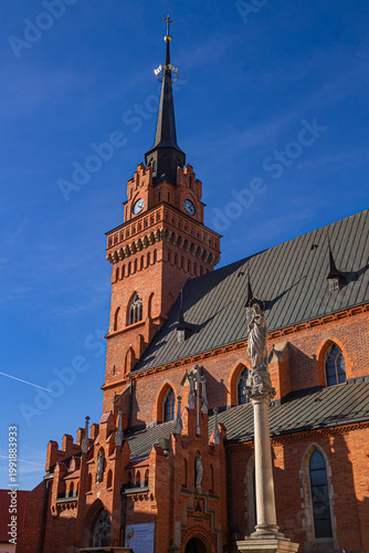The red brick Cathedral Basilica of the Nativity of the Blessed Virgin Mary in Tarnów - Gothic architecture | Bazylika katedralna Narodzenia NMP w Tarnowie z czerwonej cegły - Architektura gotycka
