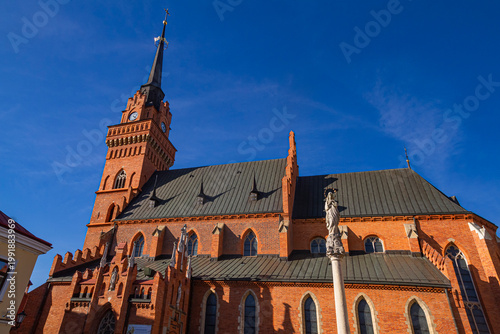 The red brick Cathedral Basilica of the Nativity of the Blessed Virgin Mary in Tarnów - Gothic architecture | Bazylika katedralna Narodzenia NMP w Tarnowie z czerwonej cegły - Architektura gotycka