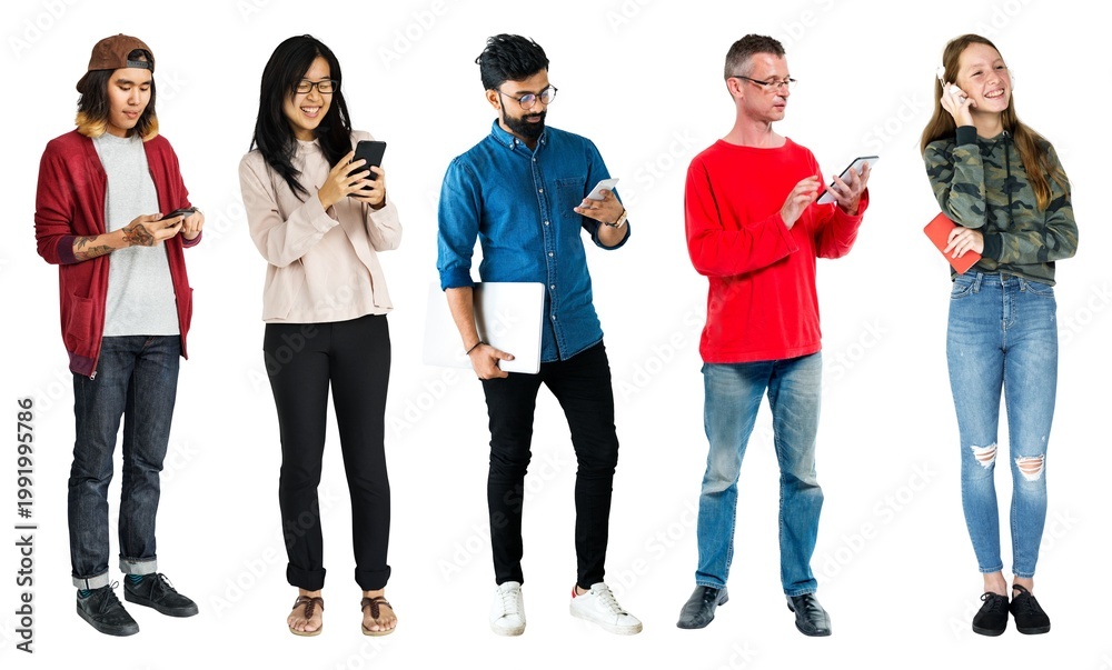 Obraz premium Diverse group using digital devices