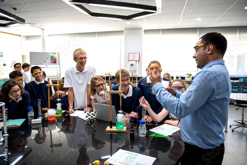 Quadro em tela Students engaged in chemistry class