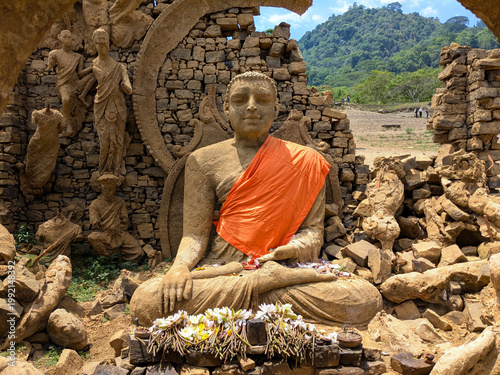Photos Ancient Buddha Statue in Ruins of Kadadora Temple, Sri Lanka