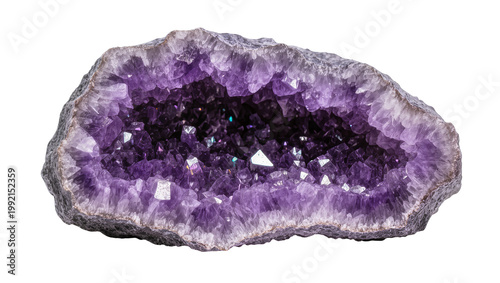 Φωτογραφία Isolated natural amethyst geode displaying vibrant purple quartz crystals, geolo