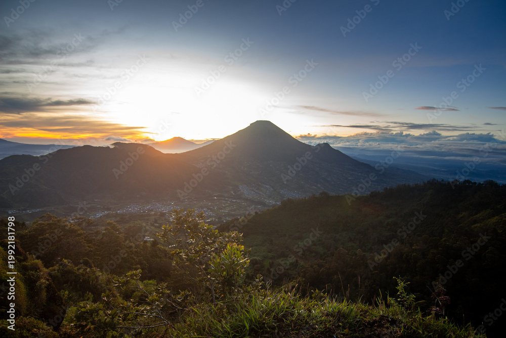 Fototapeta premium sunrise in the mountains