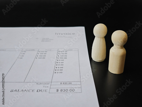 Figures discuss financial planning with invoice, focusing on savings, income, and budgeting for better money management