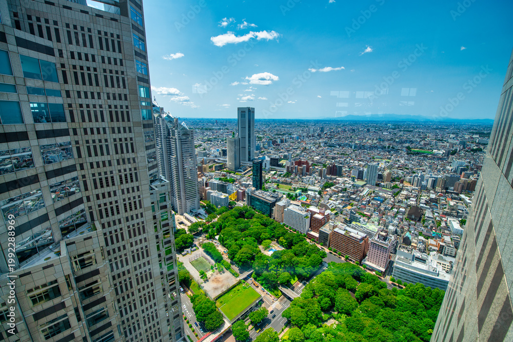 Obraz premium Breathtaking aerial view of Tokyo's Shinjuku district after sunset