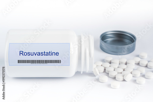 Rosuvastatine. Hypolipidémiant de la famille des statines.