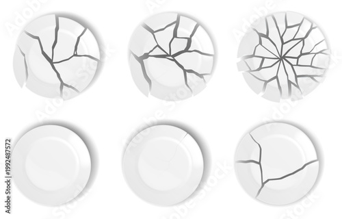白い皿に広がるひび割れのバリエーションを段階的に表現した破損や経年劣化を象徴するシンプルなモノトーンコンセプト
