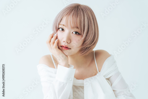 Canvastavla 美容、スキンケア、コスメ、化粧品、メイク、ハイトーン、美容院、ヘアサロン、ギャル、金髪、女性、白ギャル、ホワイトニング、美白、アイメイク、チーク、小顔、日本人、