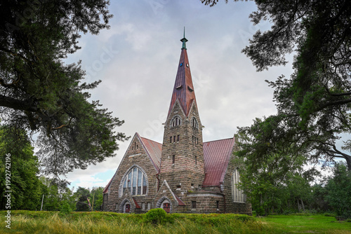 Foto Forest view of the Catholic Church of St