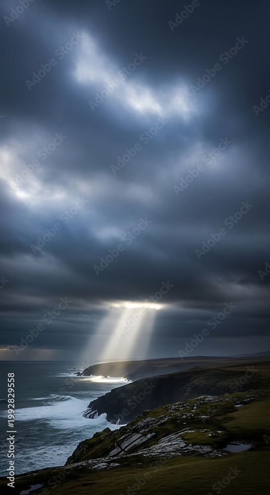 Fototapeta premium Dramatic coastal landscape with sunbeam breaking.