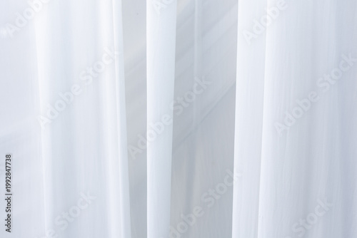 The white curtains were wavy and rippling.