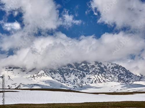 GRAN SASSO, Lago di Racollo : Laghetti effimeri al disgelo  - Campo Imperatore - Abruzzo