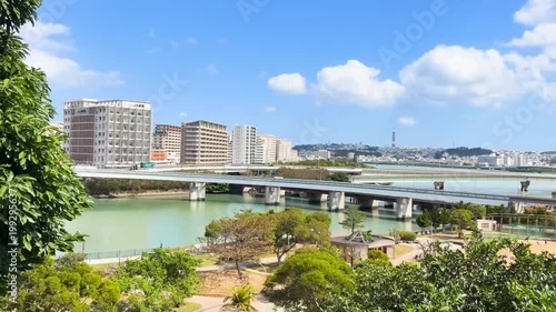 沖縄の中心地 那覇市街地のビル群と川にかかる橋の風景