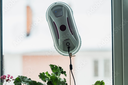 The window cleaner robot cleans the windows
