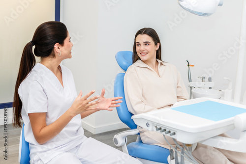 Obraz na płótnie Dentist consulting with patient about dental treatment options in a modern denta