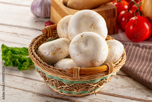 Bilde på lerret Raw white champignon mush heap