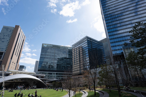 Tableau sur toile 大阪駅　うめきた公園