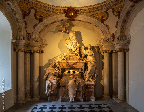 Canvas-taulu Sculptural fragments and allegorical figures at the entrance of Nikolaikirche (St