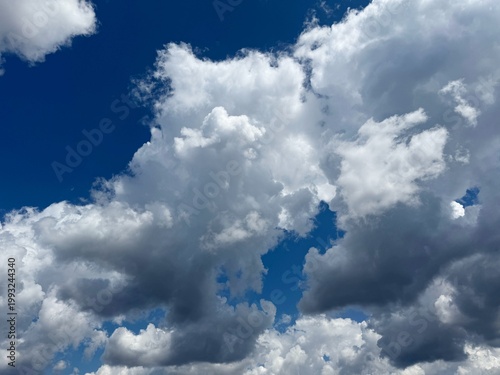 Obraz na plátně Sky with fluffy cumulus clouds.