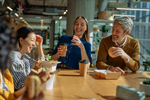 Obraz na plátne Diverse business people enjoying lunch break together