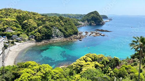 Tableau sur toile Beautiful turquoise blue beach in Japan