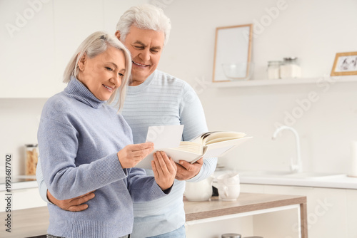 Senior couple with photo al...