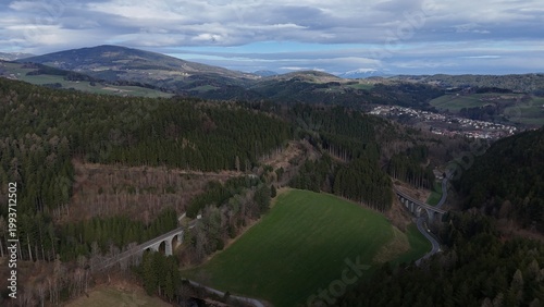 Wechsellandschaft mit der Trasse der Wechselbahn, bei Aspang-Markt in Niederösterreich 