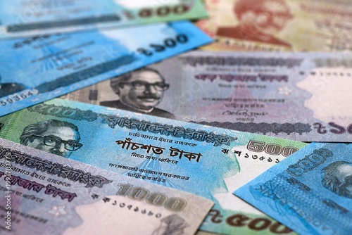 Cuadro en lienzo Bangladeshi taka money bills pile on table