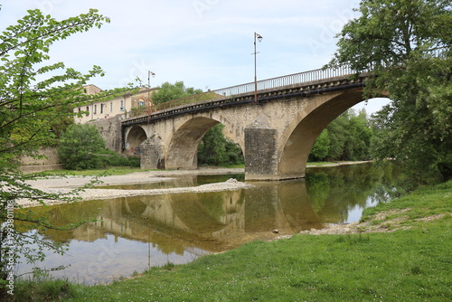Pont sur la rivière le Vidourle, village de Sauve, département du Gard, France