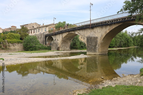 Pont sur la rivière le Vidourle, village de Sauve, département du Gard, France