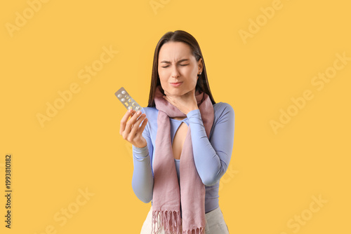 Young woman with sore throa...