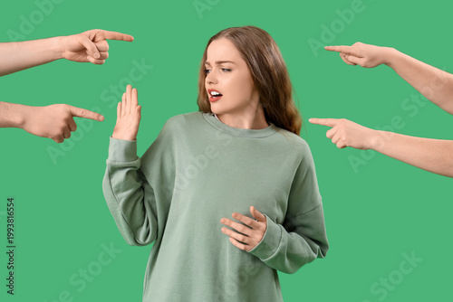 Bilde på lerret People pointing at young woman on green background