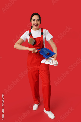 Female painter with color p...
