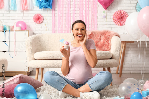 Pregnant happy woman with d...