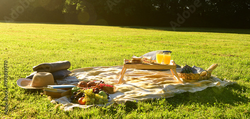 Set for romantic picnic wit...
