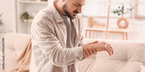 Young man suffering from pa...
