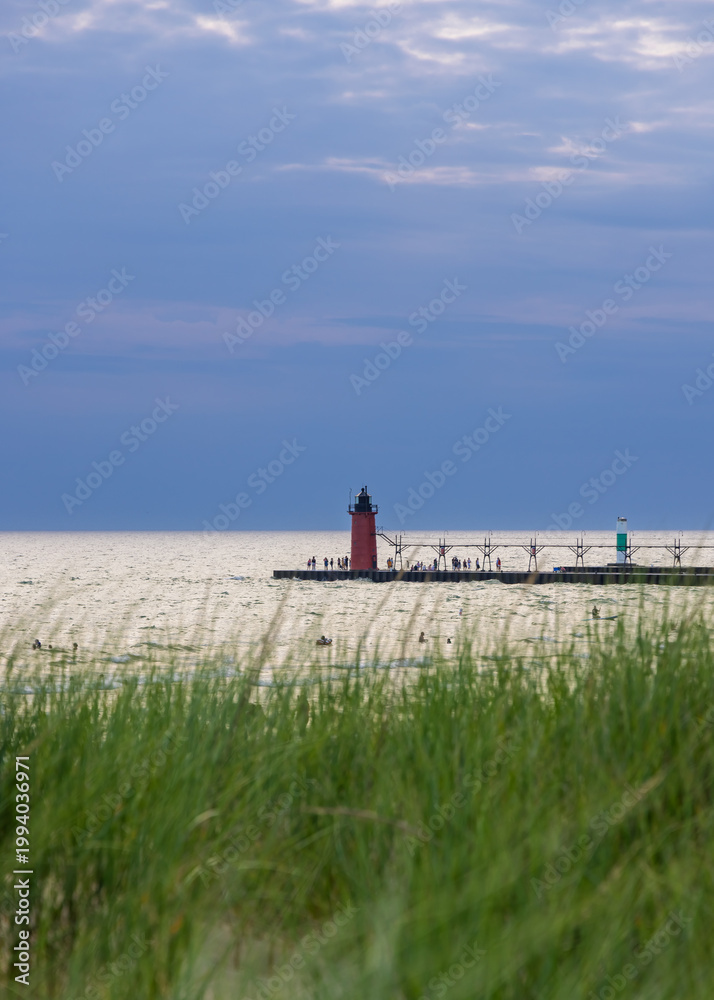 Fototapeta premium South Haven Lighthouse and pier on Lake Michigan at sunset