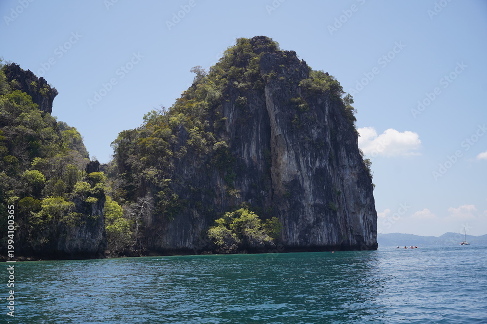 Naklejka premium Tropical limestone island with blue ocean and clear sky