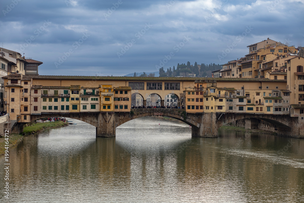 Fototapeta premium Famous beautiful old Ponte Vecchio bridge landmark in Florence, Italy