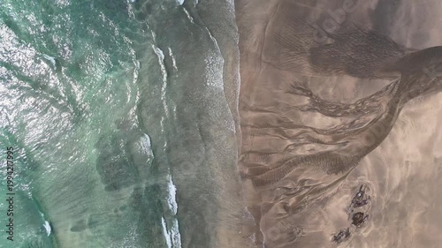 ドローンで砂浜を俯瞰で撮影